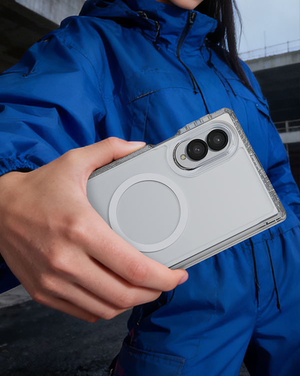 Person holding Galaxy Z Fold8 in a clear case.